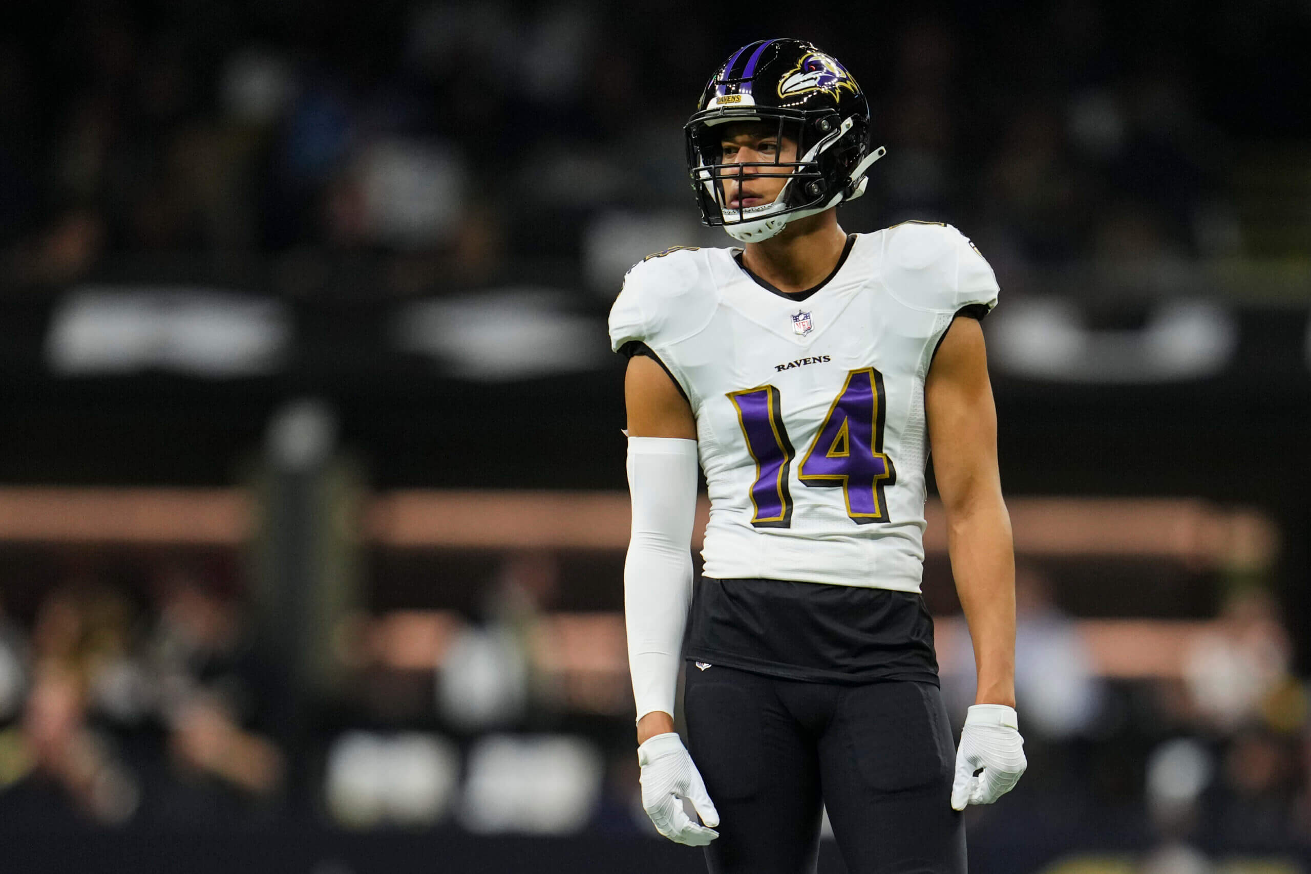 スニッカーズ フットボール NFL スタンド付き 型 キャンディボウル I0A2 スニッカーズ フットボール NFL スタンド付き 型 キャンディボウル